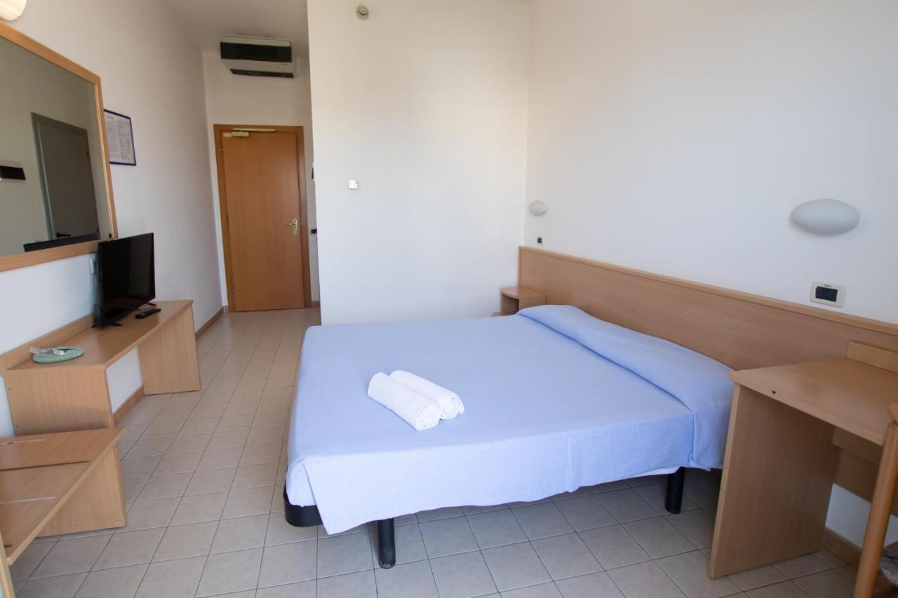 ראבנה Piccolo Hotel מראה חיצוני תמונה