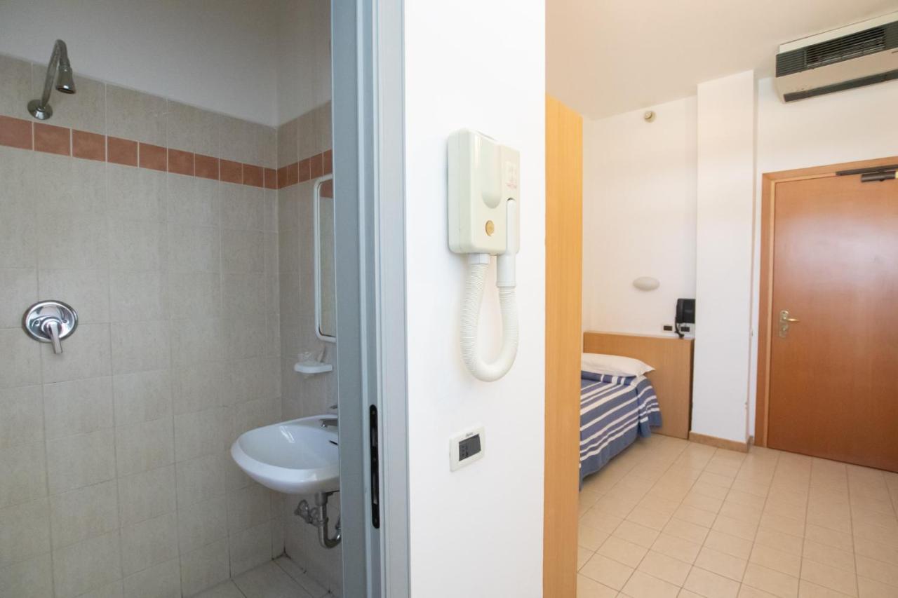 ראבנה Piccolo Hotel מראה חיצוני תמונה
