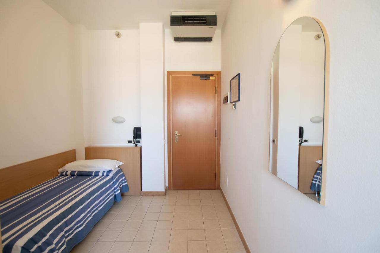 ראבנה Piccolo Hotel מראה חיצוני תמונה